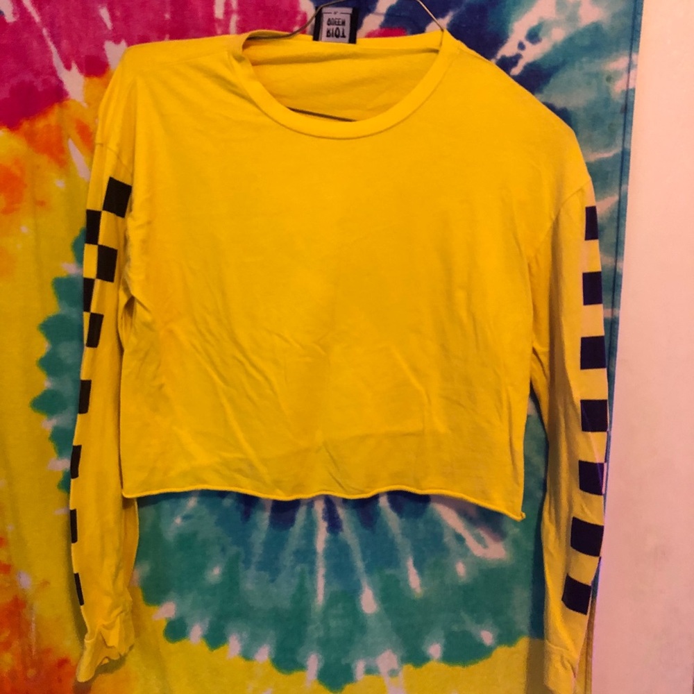 Yellow long sleeve shirt w checkered sleeves